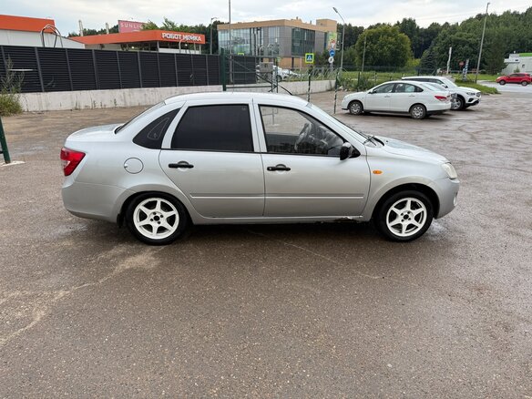 2012 Lada (ВАЗ) Granta I, серебристый, 275000 рублей - вид 4