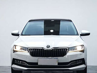2023 Skoda Superb III Рестайлинг, белый, 1580000 рублей, вид 2