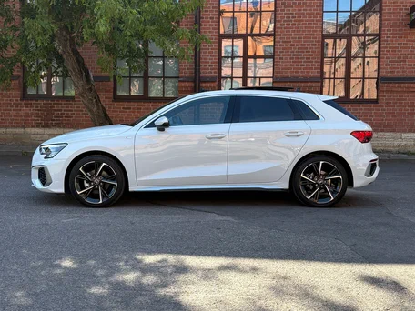2023 Audi A3 Sportback 35 TFSI IV (8Y), белый, 2360000 рублей, вид 5