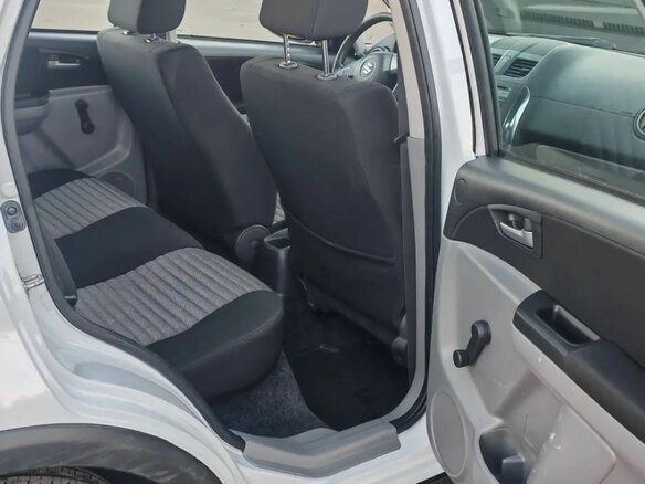 2013 Suzuki SX4 I (Classic) Рестайлинг, белый, 1200000 рублей - вид 14