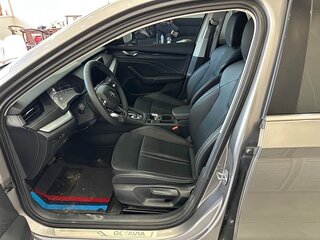 2022 Skoda Octavia IV (A8), серый, 1900000 рублей, вид 5
