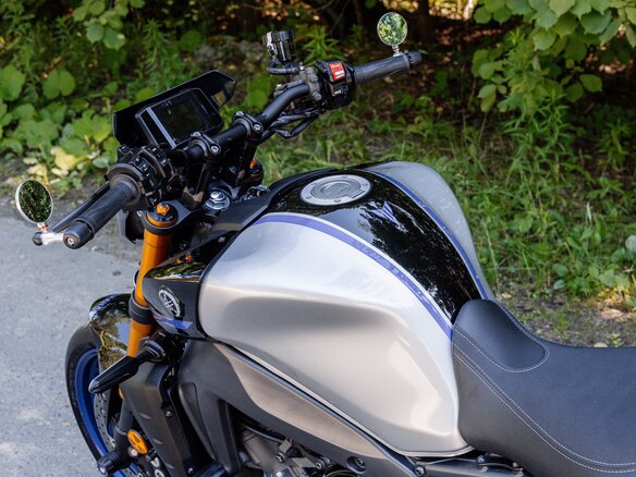2022 Yamaha MT-09 (FZ-09), серебристый, 1075000 рублей - вид 23