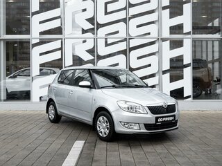 2013 Skoda Fabia II Рестайлинг, серебристый, 645000 рублей, вид 1