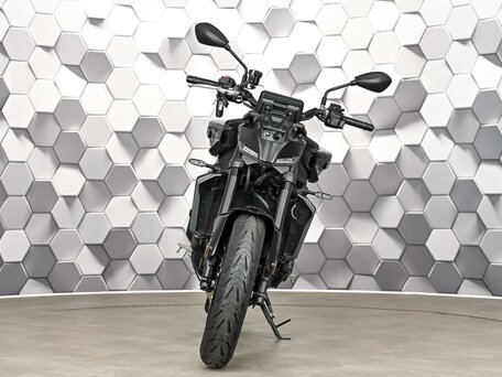 2024 Yamaha MT-09 (FZ-09), чёрный, 1199000 рублей, вид 5