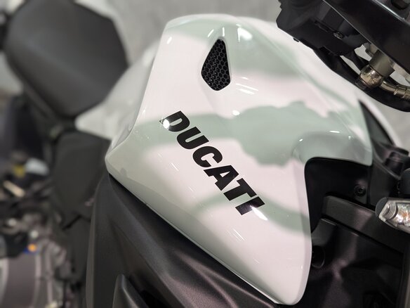 2026 Ducati Monster, белый, 2100000 рублей - вид 3