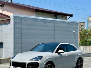 2020 Porsche Cayenne E-Hybrid Coupé III, бежевый, 9500000 рублей, вид 3