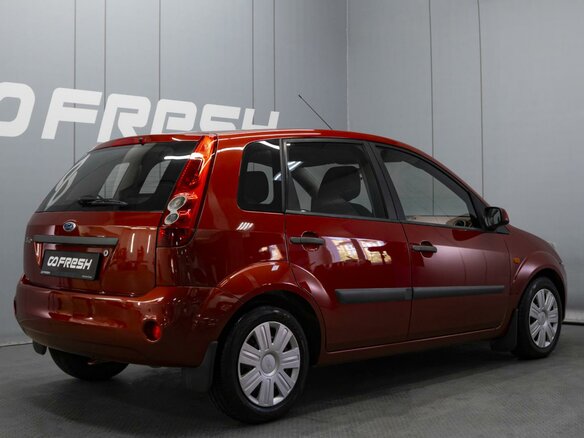 2006 Ford Fiesta Mk5, красный - вид 1