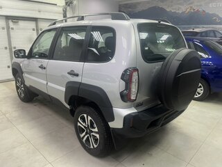 2026 Lada (ВАЗ) Niva Travel I Рестайлинг, серебристый, 1755900 рублей, вид 5
