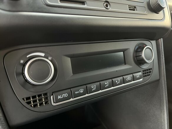 2017 Volkswagen Polo V Рестайлинг, серебристый, 933910 рублей - вид 10
