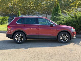 2019 Volkswagen Tiguan II, красный, 2335000 рублей, вид 4