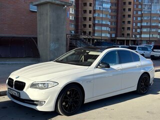 2010 BMW 5 серии 528i VI (F10/F11/F07), белый, 1870000 рублей, вид 4