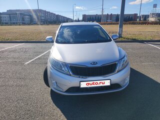 2013 Kia Rio 5-speed III, серебристый, 689000 рублей, вид 2