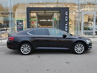 2021 Skoda Superb III Рестайлинг, чёрный, 2650000 рублей, вид 4