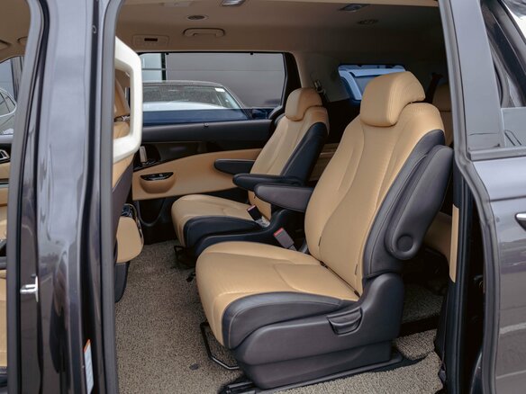 2020 Kia Carnival IV, чёрный, 2595000 рублей - вид 18