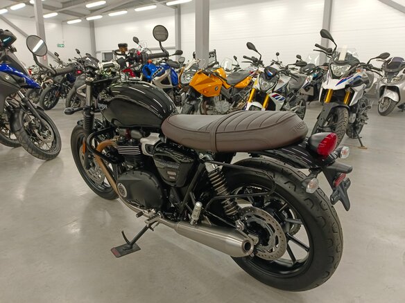2023 Triumph Speed Twin, чёрный, 960000 рублей - вид 5