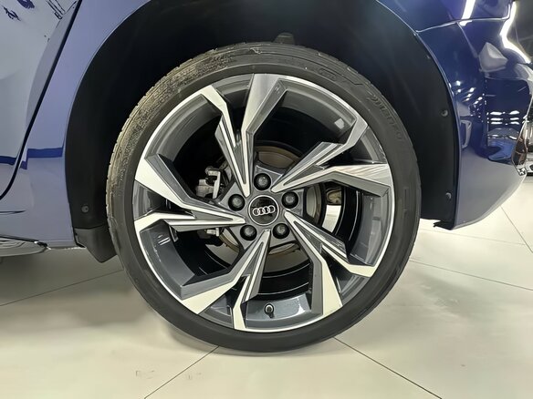 2023 Audi A3 Sportback 35 TFSI IV (8Y), синий, 2199000 рублей - вид 7