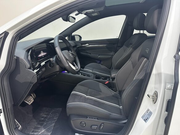 2022 Volkswagen Golf VIII, белый, 1972000 рублей - вид 6