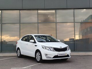 2013 Kia Rio 5-speed III, белый, 595000 рублей, вид 2