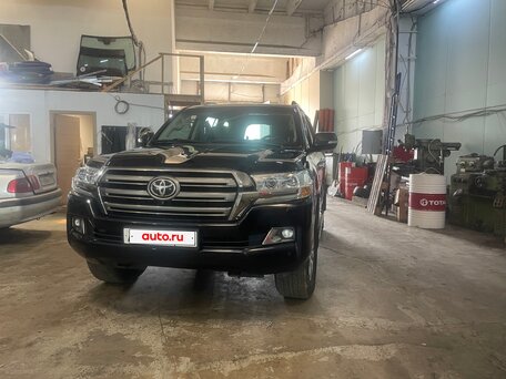 2016 Toyota Land Cruiser 200 Series Рестайлинг 2, чёрный, 5200000 рублей, вид 2