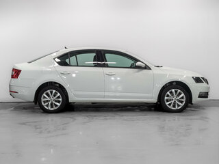 2019 Skoda Octavia III (A7) Рестайлинг, белый, 1600000 рублей, вид 4