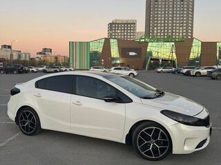 2018 Kia Cerato III Рестайлинг (Classic), белый, 1595000 рублей, вид 4