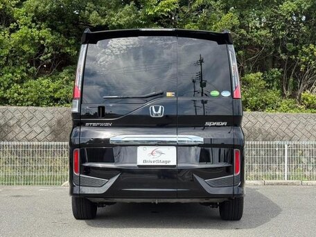 2022 Honda Stepwgn Spada V Рестайлинг, чёрный, 1850000 рублей, вид 4