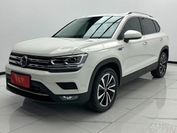 2022 Volkswagen Tharu I, белый, 1880000 рублей - вид 2