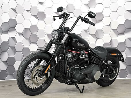 2019 Harley-Davidson Street Bob, чёрный, 1399000 рублей, вид 2