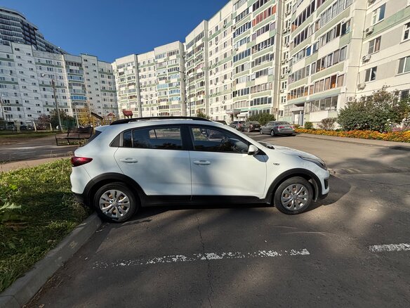 2018 Kia Rio X-Line IV, белый, 1590000 рублей - вид 2