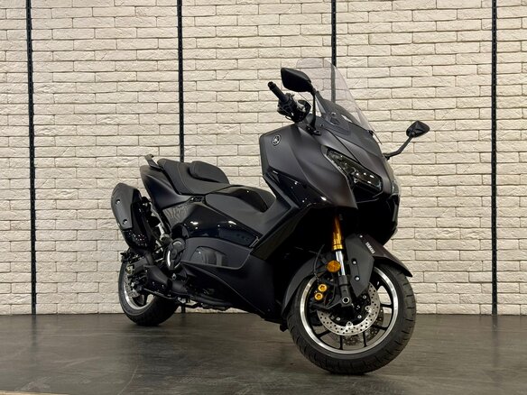 2026 Yamaha TMAX, серый, 1790000 рублей - вид 3