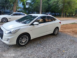 2013 Hyundai Solaris I, белый, 950000 рублей, вид 1