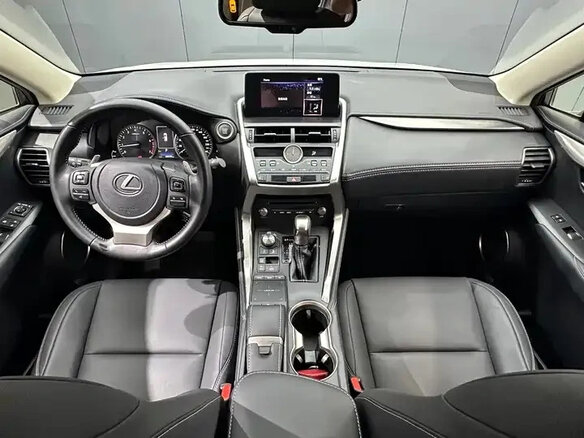 2020 Lexus NX 200 I Рестайлинг, белый, 2950000 рублей - вид 12