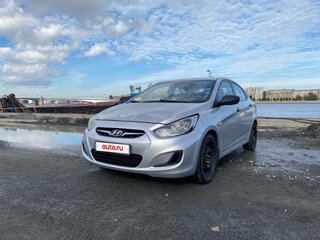 2013 Hyundai Solaris I, серебристый, 330000 рублей, вид 2