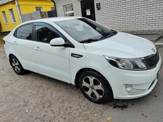 2012 Kia Rio 5-speed III, белый, 750000 рублей, вид 2