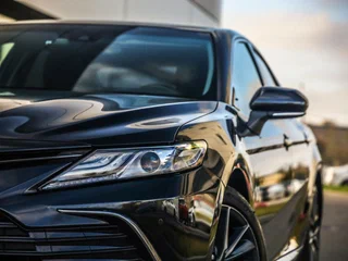 2022 Toyota Camry VIII (XV70) Рестайлинг, чёрный, 3090000 рублей, вид 2