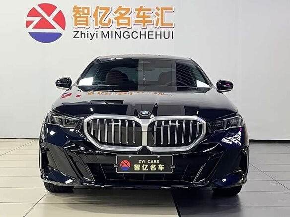 2025 BMW 5 серии Long 530Li xDrive VIII (G60/G61/G68), чёрный, 6930000 рублей - вид 2