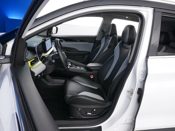 2023 Geely Coolray (Binyue Cool) I Рестайлинг, белый - вид 9