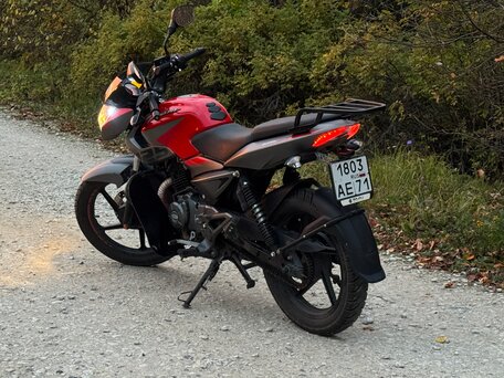 2020 Bajaj Pulsar NS 125, красный, 105000 рублей, вид 2