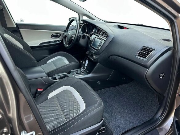2017 Kia Ceed II Рестайлинг, коричневый, 1420000 рублей - вид 12