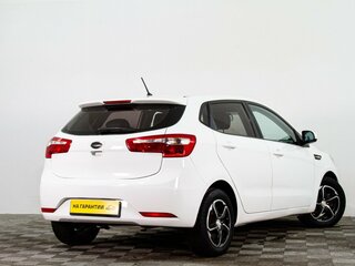2013 Kia Rio 4-speed III, белый, 909000 рублей, вид 4