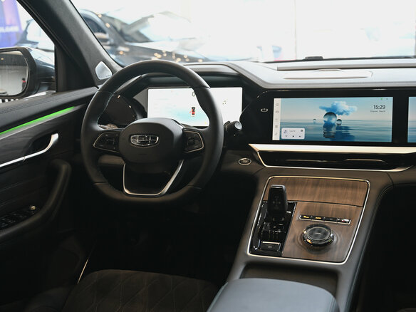 2026 Geely Monjaro I, серый, 4954990 рублей - вид 33