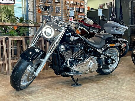 2023 Harley-Davidson Fat Boy, чёрный, 3750000 рублей, вид 1