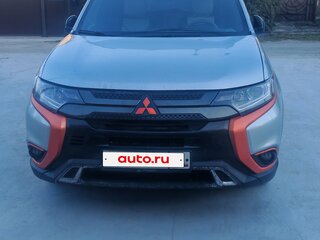 2019 Mitsubishi Outlander III Рестайлинг 3, серебристый, 1750000 рублей, вид 1