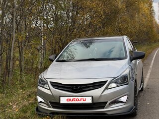 2015 Hyundai Solaris I Рестайлинг, серебристый, 870000 рублей, вид 2