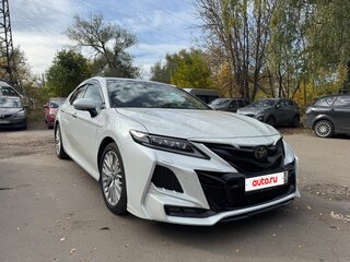 2018 Toyota Camry VIII (XV70), белый, 3250000 рублей, вид 3