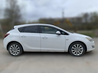 2011 Opel Astra J, белый, 680000 рублей, вид 3
