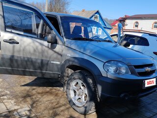 2011 Chevrolet Niva I Рестайлинг, серый, 550000 рублей, вид 2