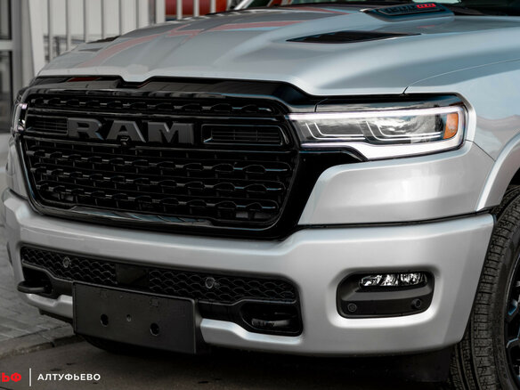 2026 Ram 1500 Crew Cab V Рестайлинг, серебристый, 10290000 рублей - вид 3