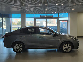 2020 Kia Rio IV Рестайлинг, серый, 1595000 рублей, вид 4