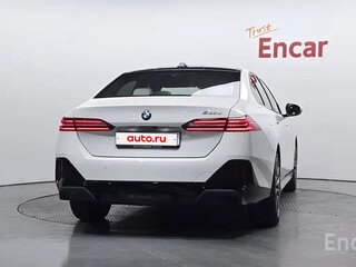 2026 BMW 5 серии 523d VIII (G60/G61/G68), белый, 7200000 рублей, вид 4